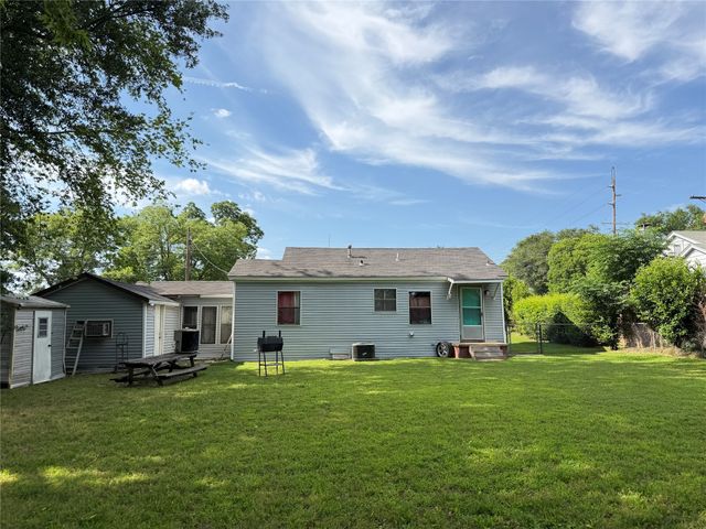 110 Yorke Street, Mt Pleasant, TX 75455