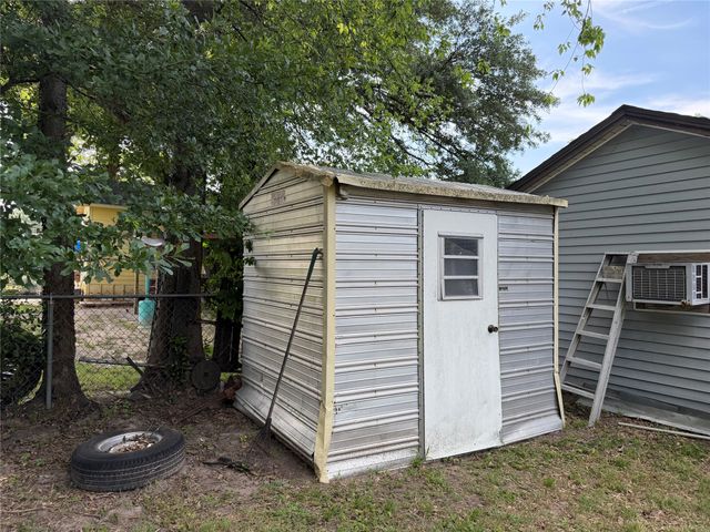 110 Yorke Street, Mt Pleasant, TX 75455