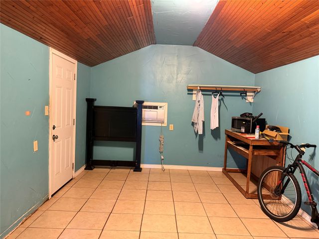 110 Yorke Street, Mt Pleasant, TX 75455