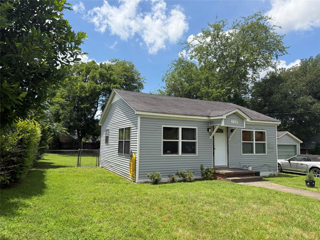110 Yorke Street, Mt Pleasant, TX 75455