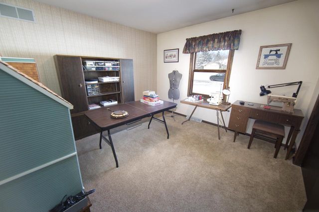 15175 W Kingsway DRIVE, New Berlin, WI 53151