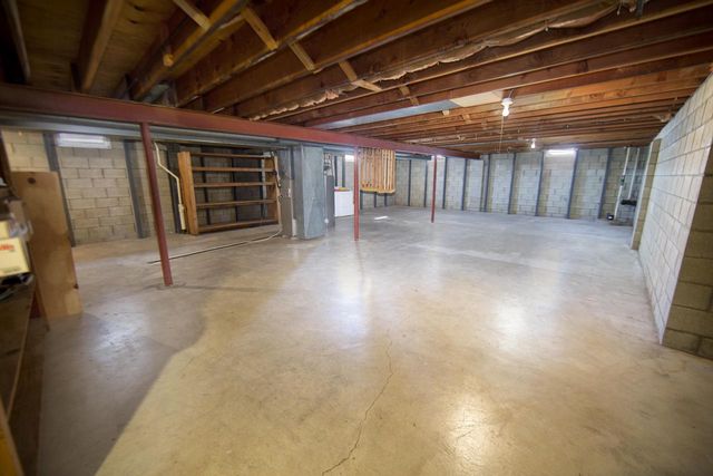 15175 W Kingsway DRIVE, New Berlin, WI 53151