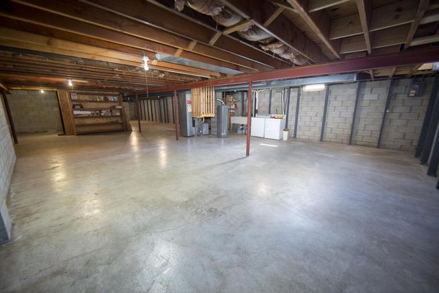 15175 W Kingsway DRIVE, New Berlin, WI 53151