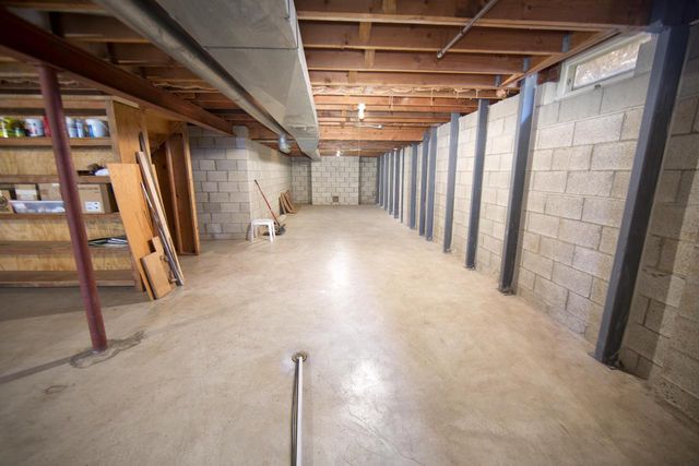 15175 W Kingsway DRIVE, New Berlin, WI 53151