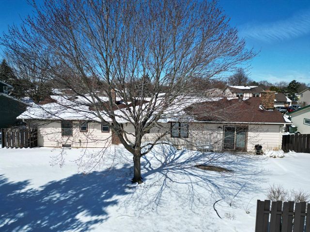 15175 W Kingsway DRIVE, New Berlin, WI 53151