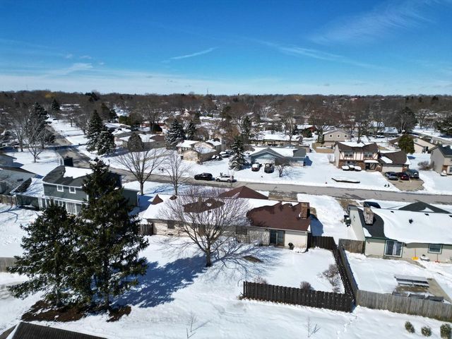 15175 W Kingsway DRIVE, New Berlin, WI 53151