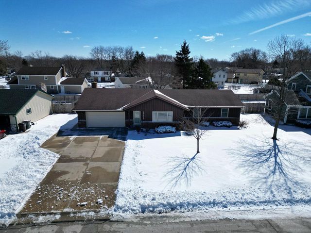 15175 W Kingsway DRIVE, New Berlin, WI 53151
