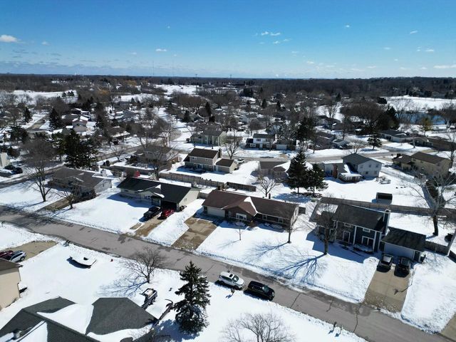 15175 W Kingsway DRIVE, New Berlin, WI 53151