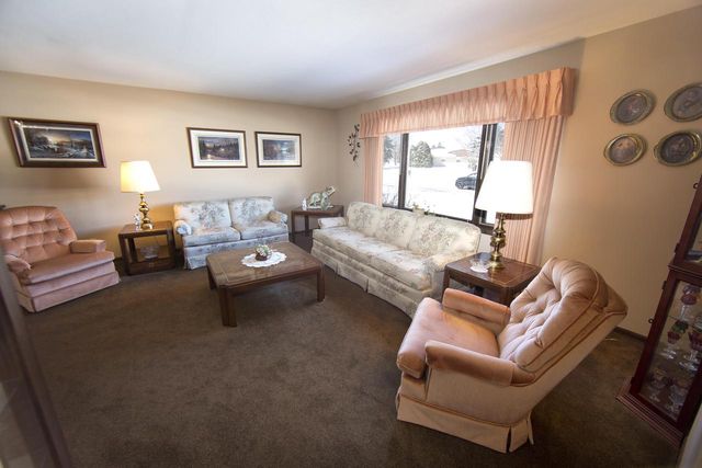 15175 W Kingsway DRIVE, New Berlin, WI 53151