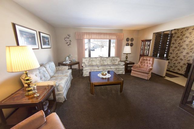 15175 W Kingsway DRIVE, New Berlin, WI 53151