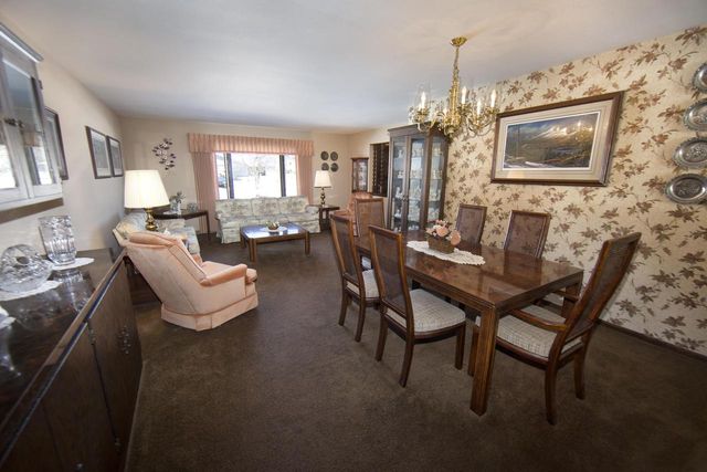 15175 W Kingsway DRIVE, New Berlin, WI 53151