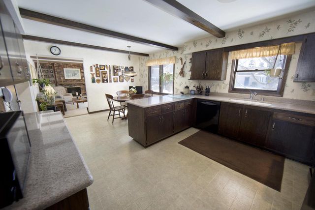 15175 W Kingsway DRIVE, New Berlin, WI 53151