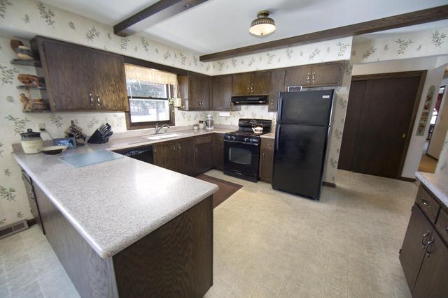 15175 W Kingsway DRIVE, New Berlin, WI 53151