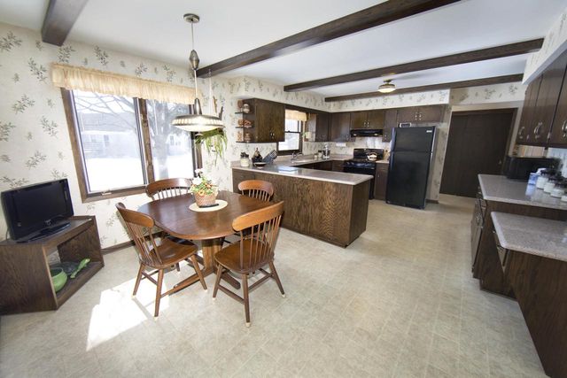 15175 W Kingsway DRIVE, New Berlin, WI 53151