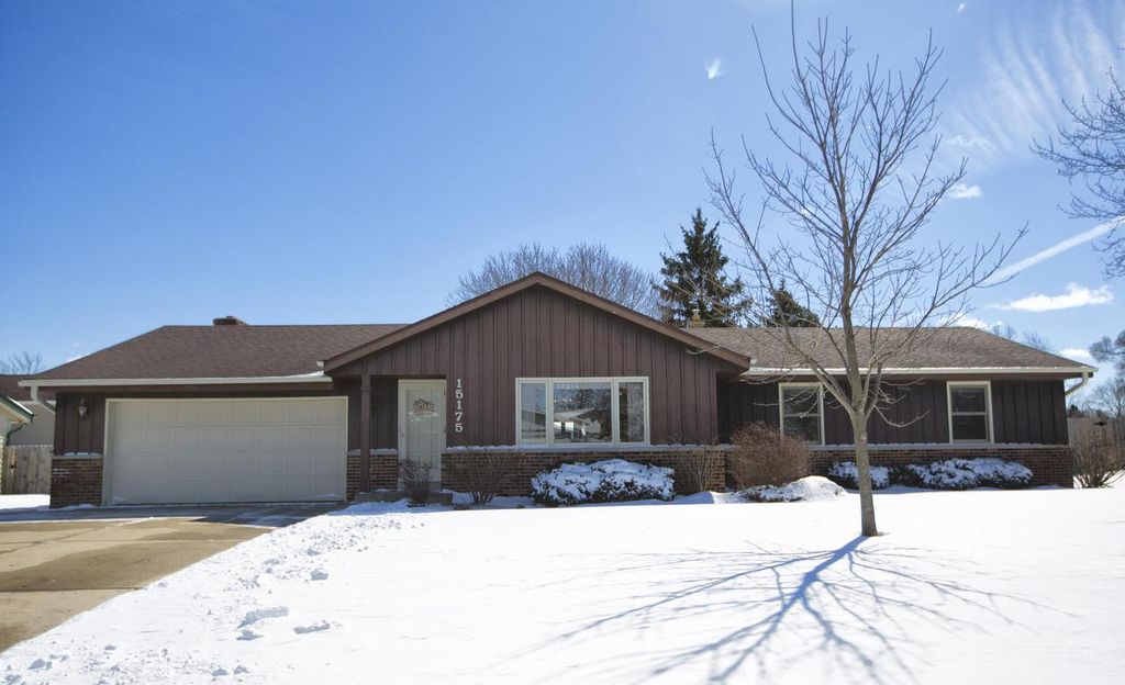 15175 W Kingsway DRIVE, New Berlin, WI 53151
