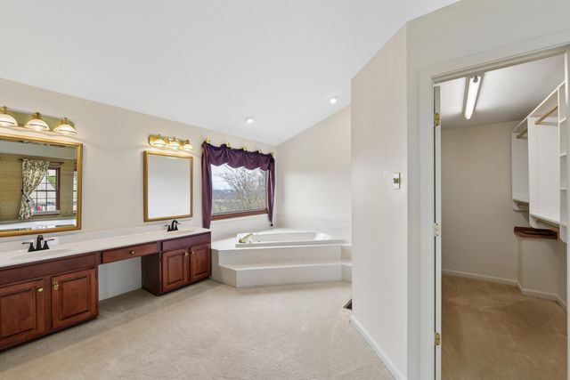 1 Colonel Pointe Drive, Wilder, KY 41076