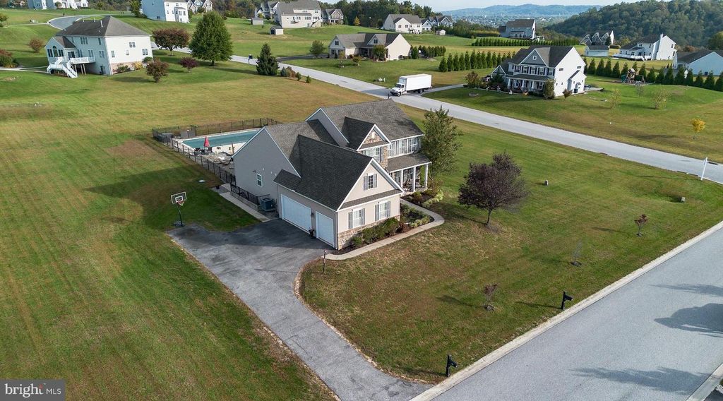 240 HUNTERS CHASE, Etters, PA 17319