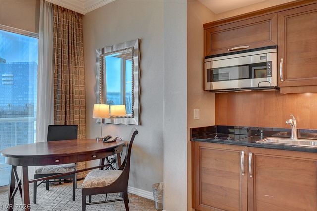 135 East Harmon Avenue 3605, Las Vegas, NV 89109