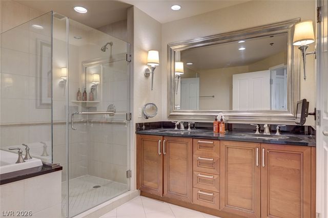 135 East Harmon Avenue 3605, Las Vegas, NV 89109