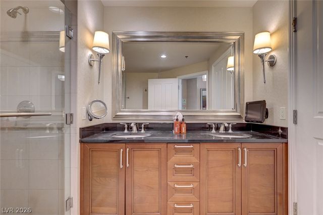 135 East Harmon Avenue 3605, Las Vegas, NV 89109