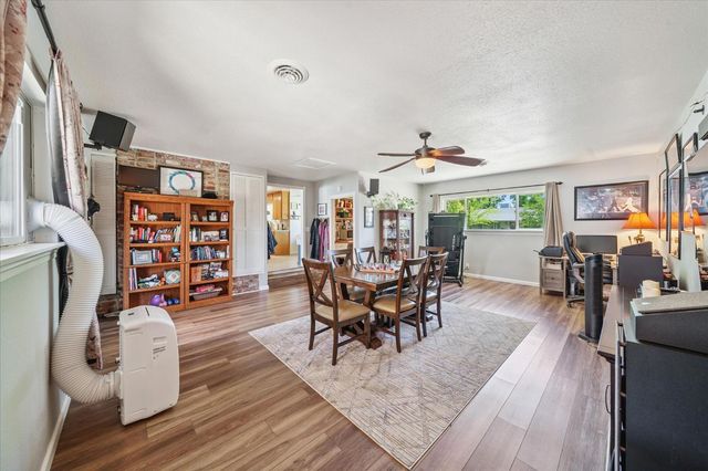 2912 Squire Ave, Redding, CA 96002