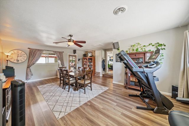 2912 Squire Ave, Redding, CA 96002