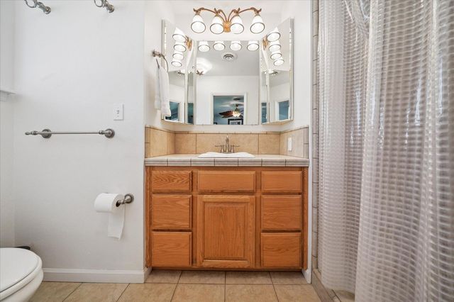 2912 Squire Ave, Redding, CA 96002