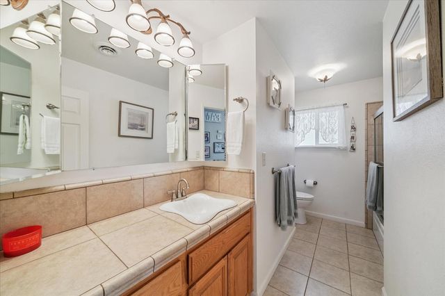 2912 Squire Ave, Redding, CA 96002