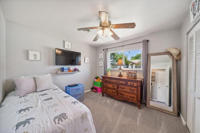 2912 Squire Ave, Redding, CA 96002