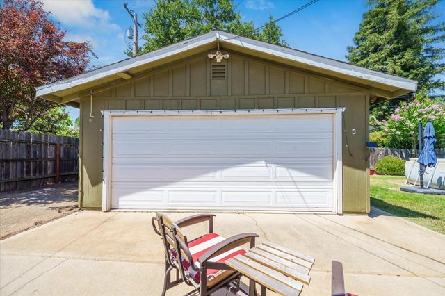 2912 Squire Ave, Redding, CA 96002