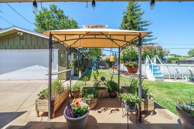 2912 Squire Ave, Redding, CA 96002