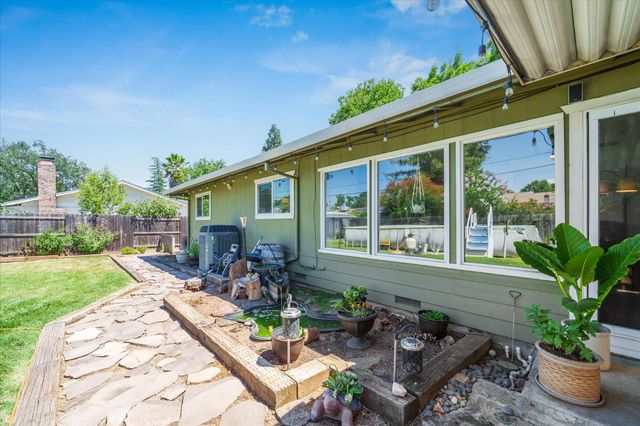 2912 Squire Ave, Redding, CA 96002