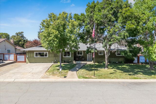 2912 Squire Ave, Redding, CA 96002
