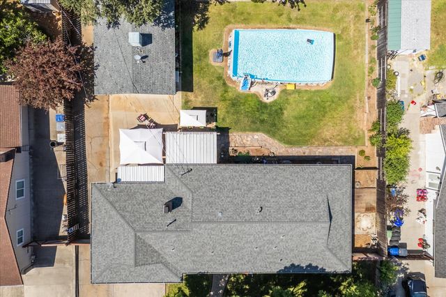 2912 Squire Ave, Redding, CA 96002