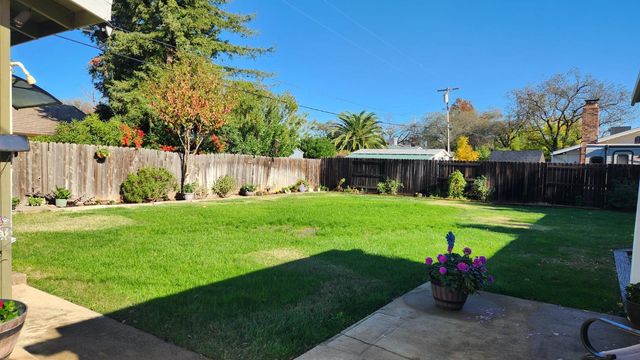 2912 Squire Ave, Redding, CA 96002