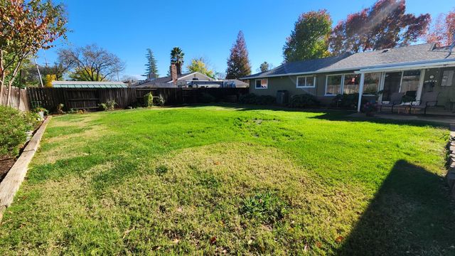 2912 Squire Ave, Redding, CA 96002