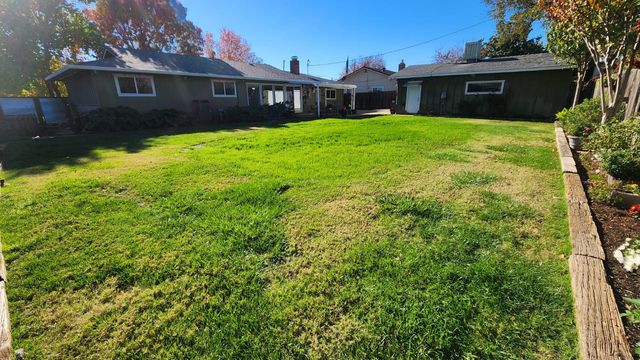 2912 Squire Ave, Redding, CA 96002