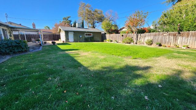 2912 Squire Ave, Redding, CA 96002
