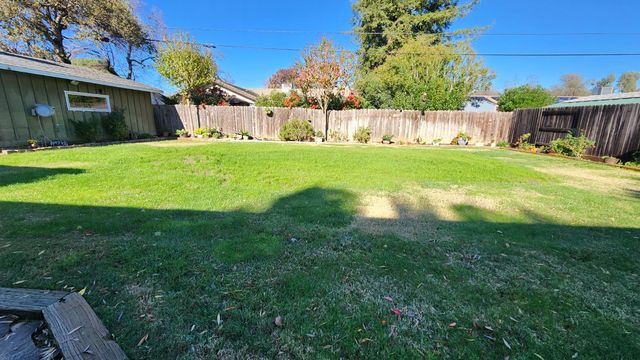 2912 Squire Ave, Redding, CA 96002