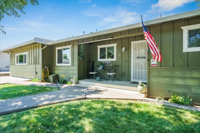 2912 Squire Ave, Redding, CA 96002