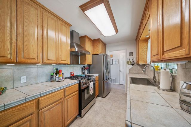 2912 Squire Ave, Redding, CA 96002