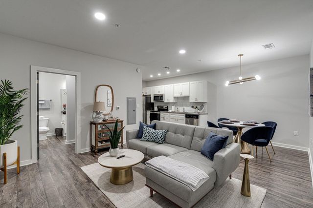 782 Riverfront Parkway 415, Chattanooga, TN 37402
