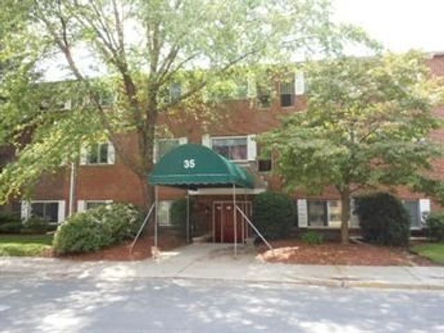 35 Prospect 203, Woburn, MA 01801