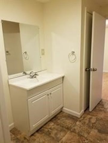 35 Prospect 203, Woburn, MA 01801