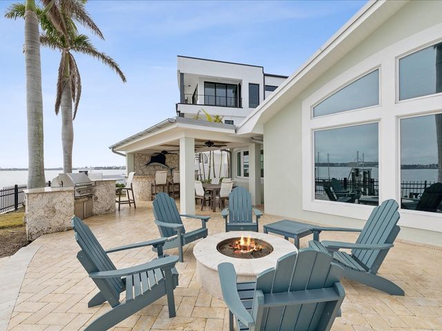 450 22ND STREET, Belleair Beach, FL 33786