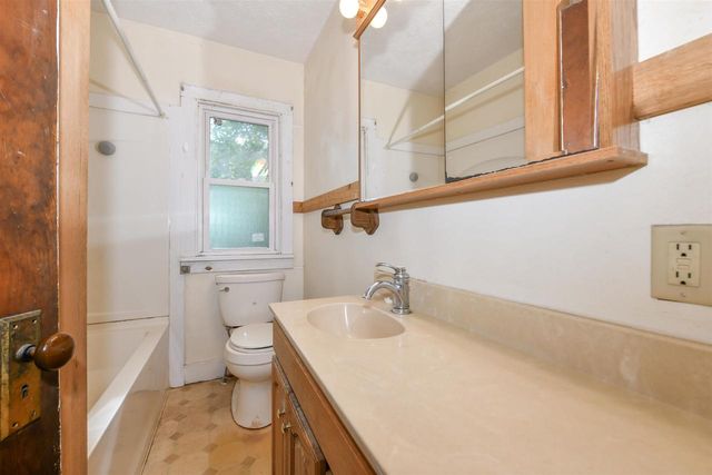 1521 Mineral Point Avenue, Janesville, WI 53548