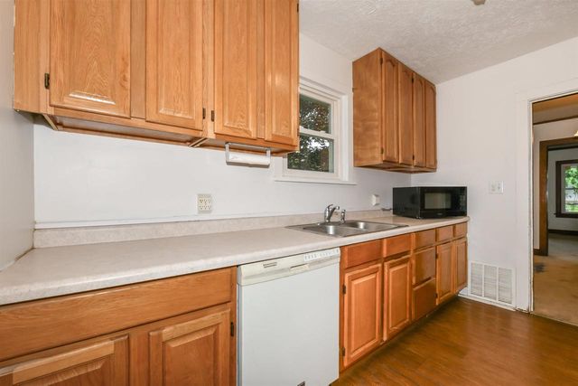 1521 Mineral Point Avenue, Janesville, WI 53548
