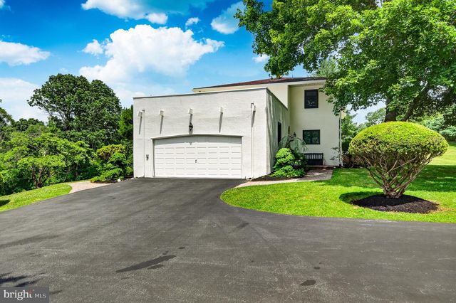 2450 WHITE HORSE RD, Berwyn, PA 19312