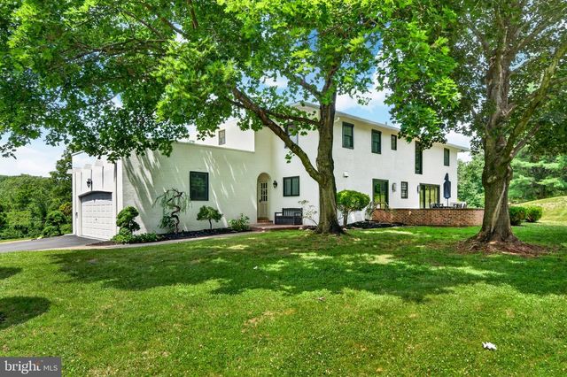 2450 WHITE HORSE RD, Berwyn, PA 19312