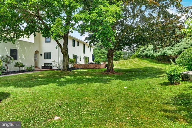 2450 WHITE HORSE RD, Berwyn, PA 19312